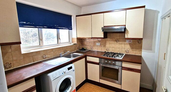 2 Bedroom Maisonette To Rent In Uphill Drive, London, NW9