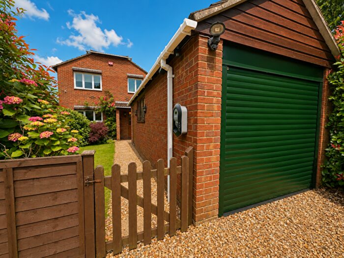 4 Bedroom House To Rent In Hunts Pond Road, Park Gate, SO31