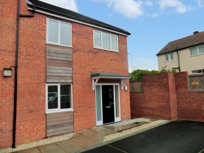 2 Bedroom Flat To Rent In Swarcliffe Approach, Leeds, LS14