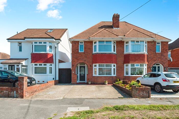 3 Bedroom Semi-Detached House For Sale In Munro Crescent, Southampton, SO15