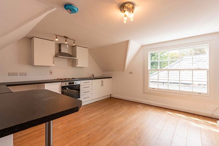 2 Bedroom Flat To Rent In High Street, Rochester, ME1