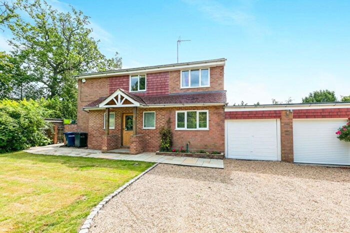 4 Bedroom Detached House To Rent In The Ridgeway, GU6