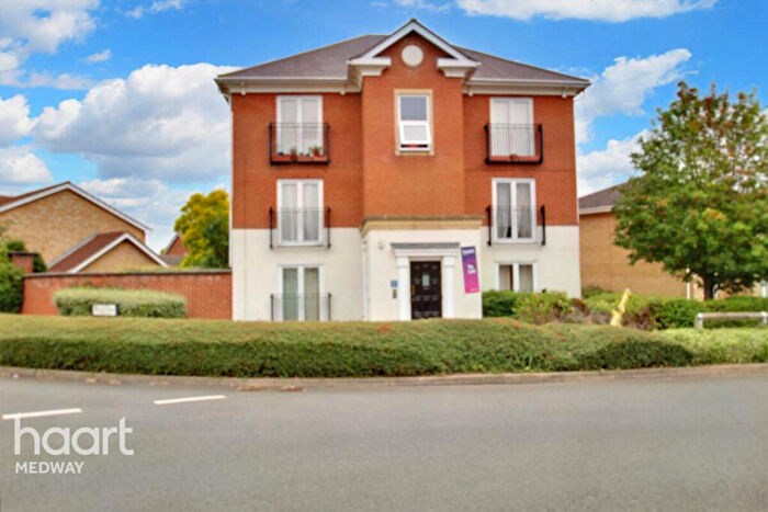 3 Bedroom Apartment To Rent In Island Way East, Chatham, ME4