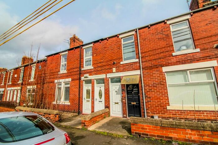 2 Bedroom Flat To Rent In Derwent Terrace, Columbia, Washington, Tyne And Wear, NE38