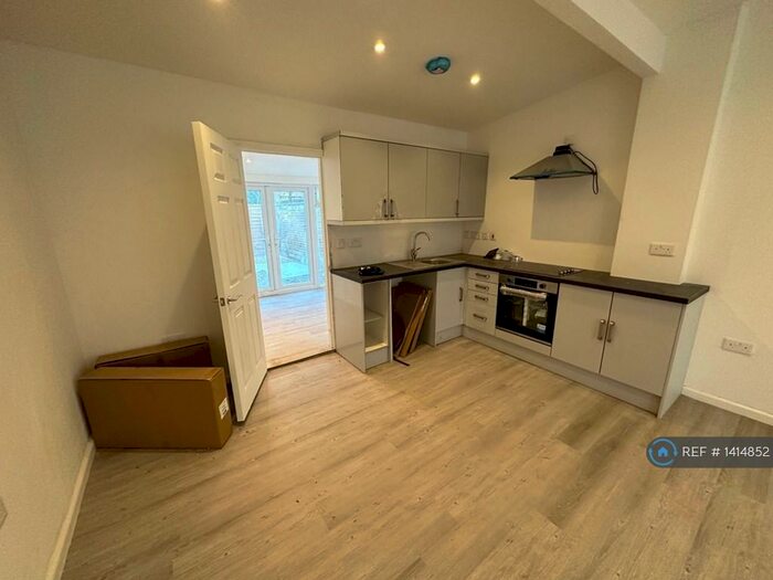 1 Bedroom Flat To Rent In Hawthorn Road, Wallington, SM6