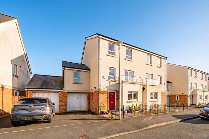 4 Bedroom Town House For Sale In Kingfisher Road, Portishead, Bristol, BS20