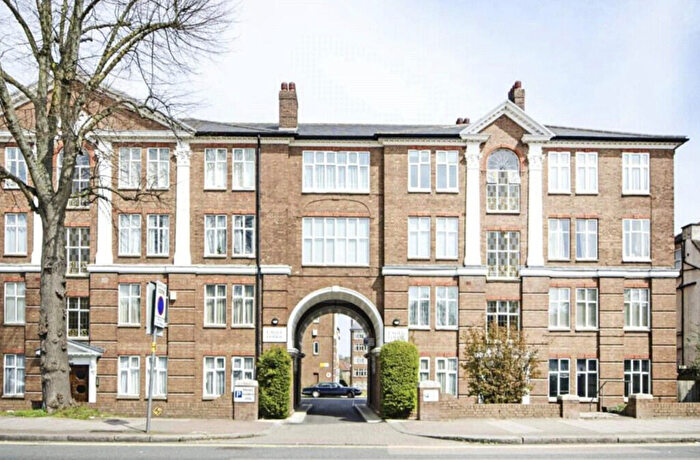 1 Bedroom Apartment To Rent In Golders Green Road, London, NW11