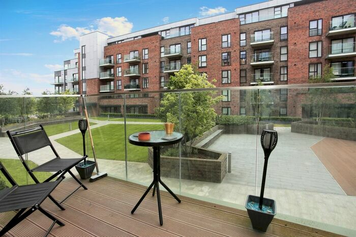 2 Bedroom Flat For Sale In East Station Road, Fletton Quays, Peterborough, PE2