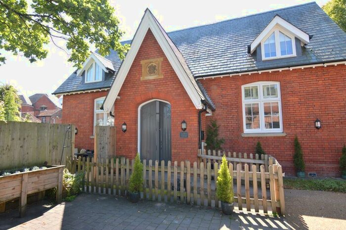 3 Bedroom Semi-Detached House To Rent In Reading Road, Wokingham, RG41