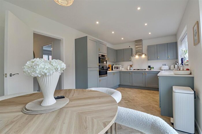 4 Bedroom Detached House For Sale In Whitbourne Way, Waterlooville, PO7