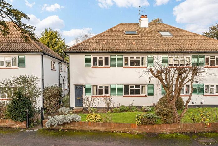 2 Bedroom Property For Sale In South Bank, Surbiton, KT6