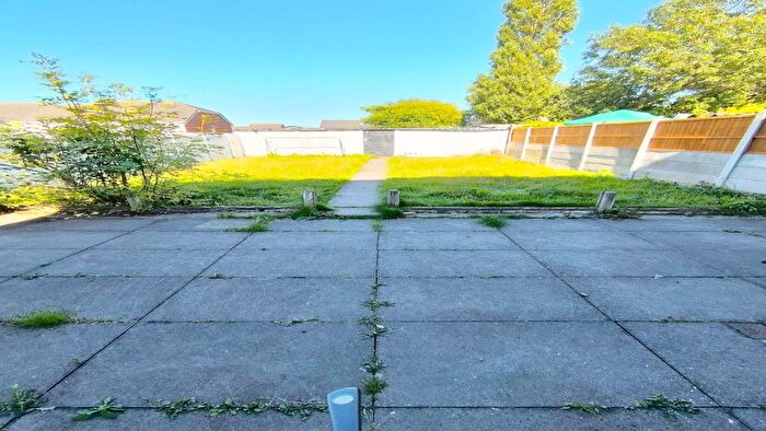 3 Bedroom Semi-Detached House To Rent In Highbury Road, Oldbury, B68