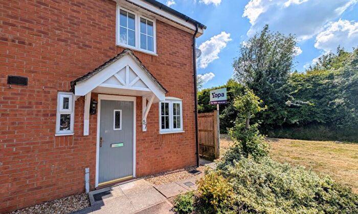 2 Bedroom End Of Terrace House For Sale In Battalion Way, Thatcham, RG19