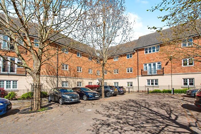 2 Bedroom Flat For Sale In Caspian Way, Purfleet-On-Thames, RM19