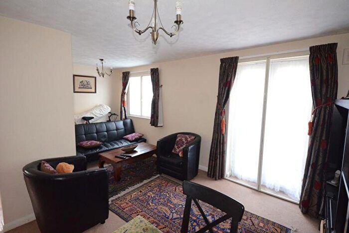 2 Bedroom Flat To Rent In Frogmore Close, Cippenham, SL1