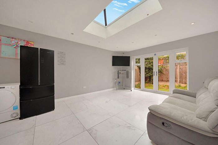5 Bedroom Terraced House To Rent In Green Lane, Ilford, IG1