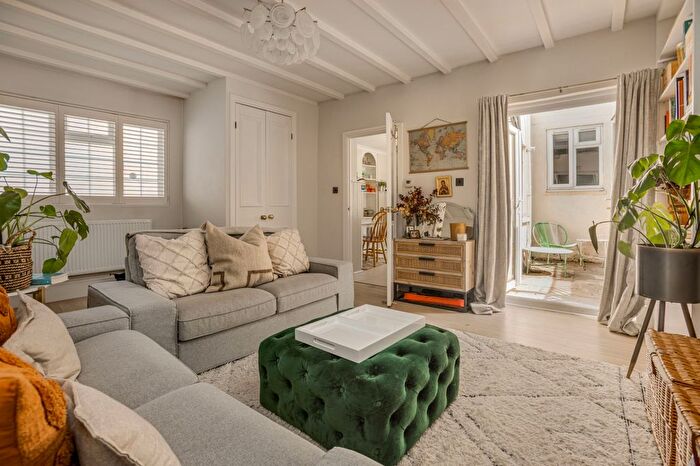 2 Bedroom Flat For Sale In Dymock Street, South Park, SW6