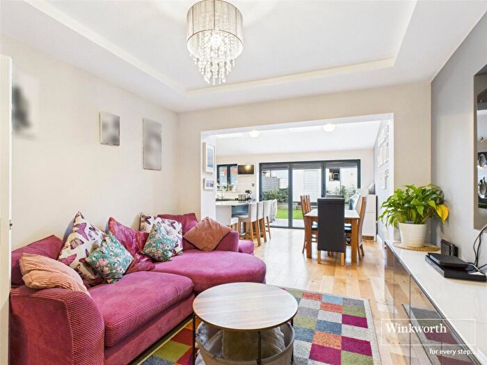 4 Bedroom Semi Detached House For Sale In Boycroft Avenue, Kingsbury, London, NW9