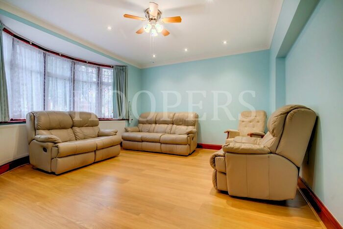 2 Bedroom Flat To Rent In Prout Grove, London, NW10