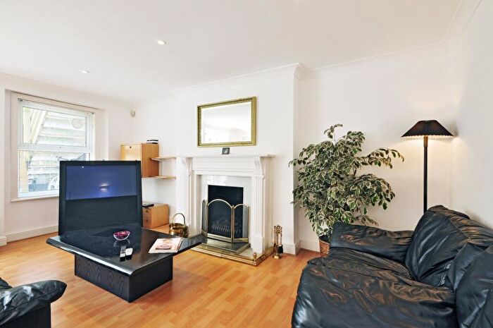 3 Bedroom Flat To Rent In Buckland Crescent London, NW3