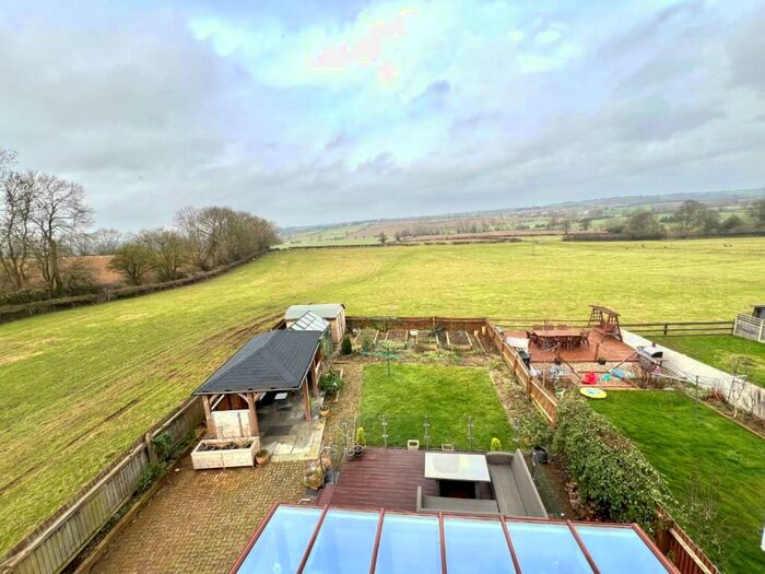 4 Bedroom Detached House For Sale In South View, Whilton, Northamptonshire, NN11