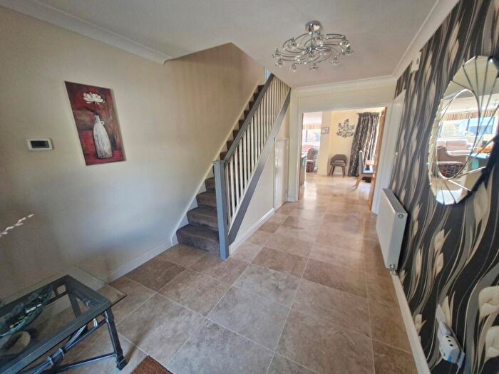 4 Bedroom Chalet For Sale In York Avenue, New Milton, Hampshire., BH25