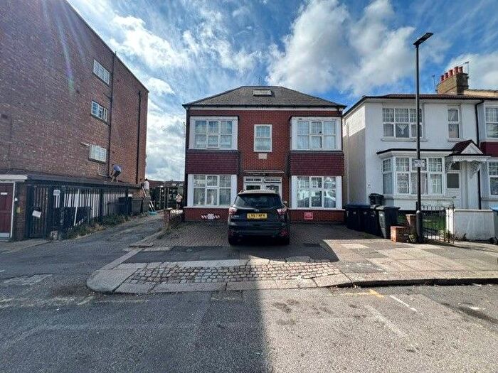 1 Bedroom Flat To Rent In Sidney Avenue, London, N13