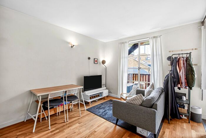 Studio To Rent In Queen Elizabeth Street, London, SE1