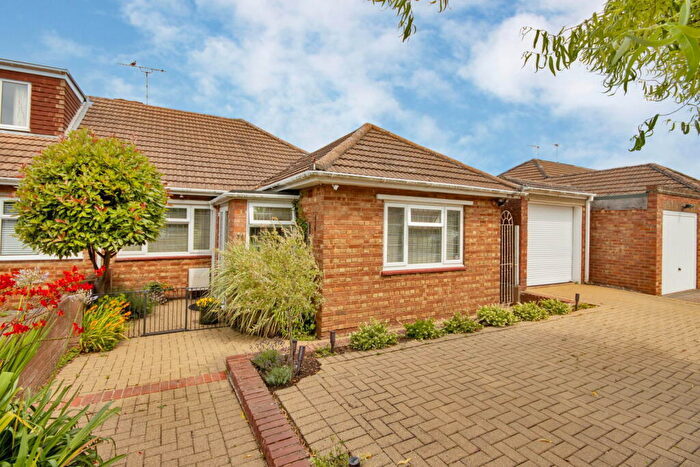3 Bedroom Semi-Detached Bungalow For Sale In New Road, Meopham, Gravesend, DA13