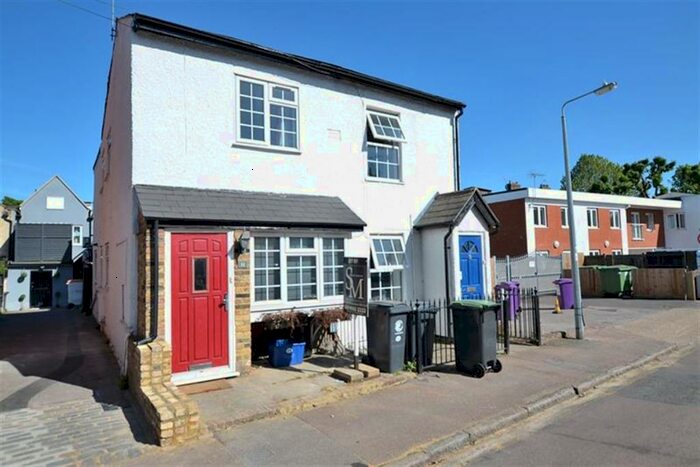 2 Bedroom Property To Rent In Smarts Lane, Loughton, IG10