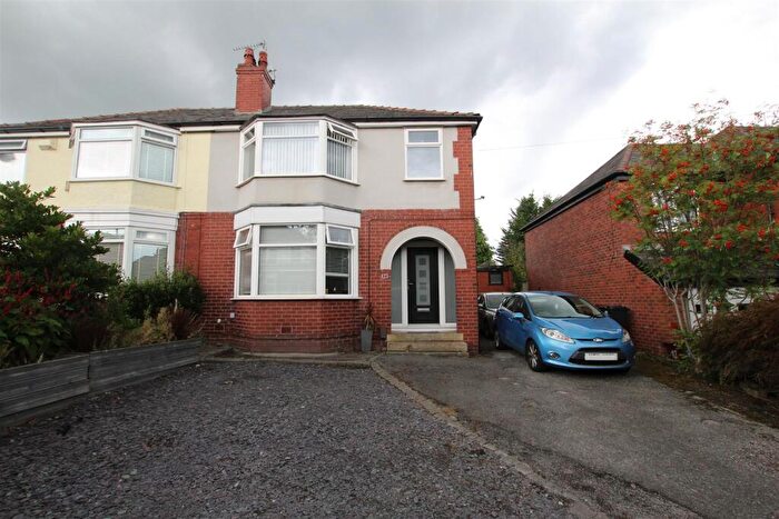 3 Bedroom Semi-Detached House For Sale In Kingwood Avenue, Bolton, BL1