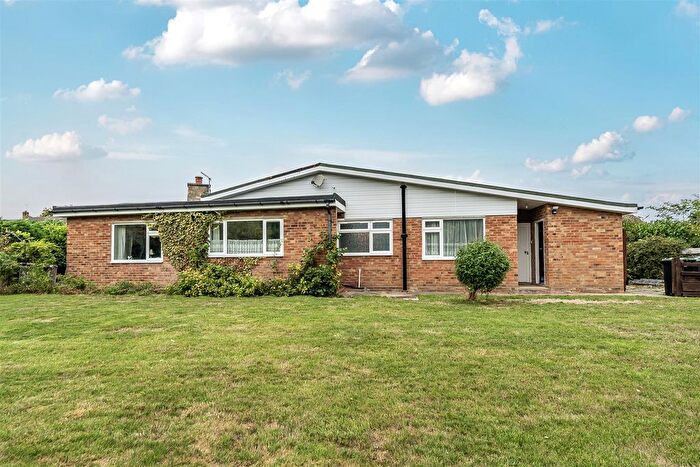 3 Bedroom Detached Bungalow For Sale In Trent Road, Bedford, MK41
