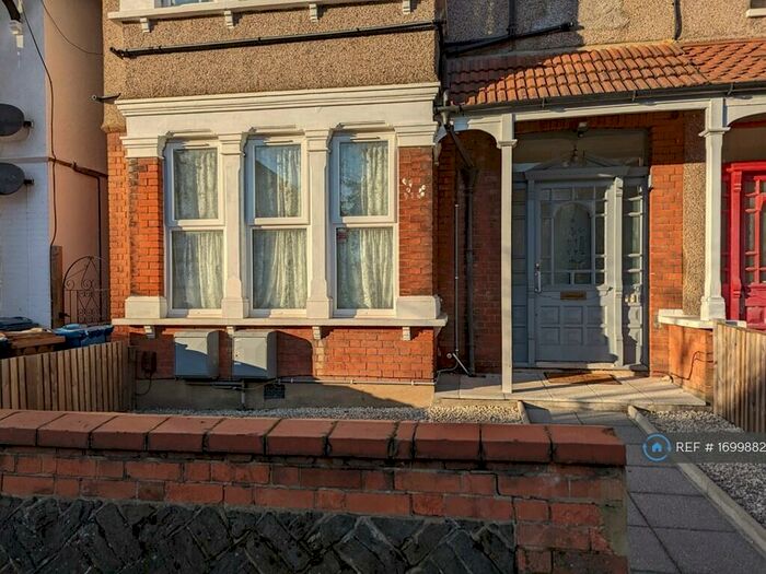 2 Bedroom Maisonette To Rent In Cunningham Park, Harrow, HA1