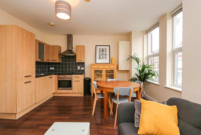 1 Bedroom Apartment To Rent In Fairbridge Road, N19