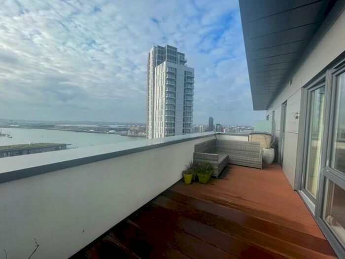 3 Bedroom Apartment To Rent In Centenary Plaza, Southampton, SO19