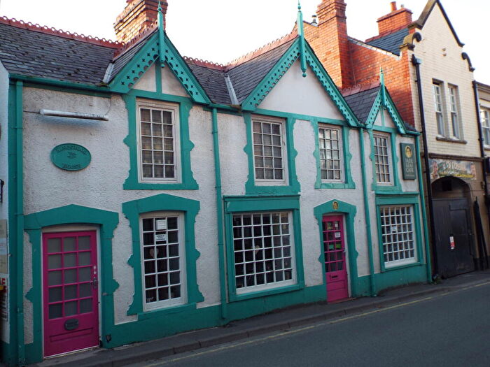 2 Bedroom Flat To Rent In Chapel Street, Abergele, LL22