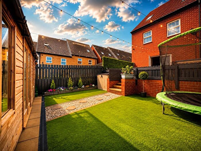 4 Bedroom Detached House For Sale In Thornlow Close, Featherstone, Pontefract, WF7