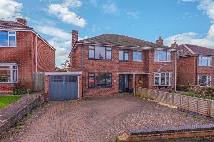 3 Bedroom Semi Detached House For Sale In Hatherell Road, Radford Semele, CV31