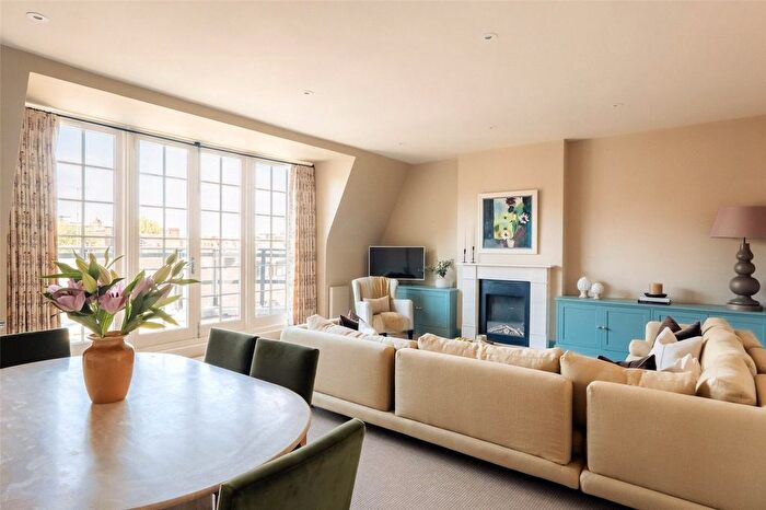 4 Bedroom Flat For Sale In Conway House, - Ormonde Gate, Chelsea, SW3