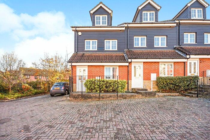 2 Bedroom Flat To Rent In Wharfdale Square, Tovil, Maidstone, Kent, ME15