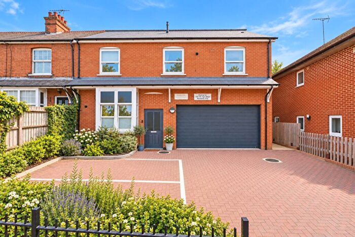 1 Bedroom Apartment For Sale In Mary Pedlow Court, High Street, London Colney, St. Albans, AL2