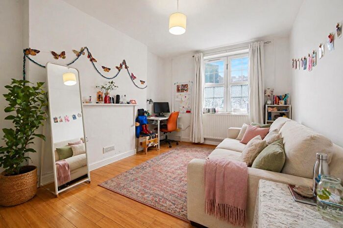 2 Bedroom Flat For Sale In Percival Street, London, EC1V