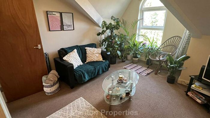 2 Bedroom Apartment To Rent In Clyde Road, West Didsbury, M20