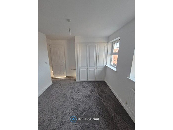 4 Bedroom Terraced House To Rent In Pingle Close, Shireoaks, Worksop, S81