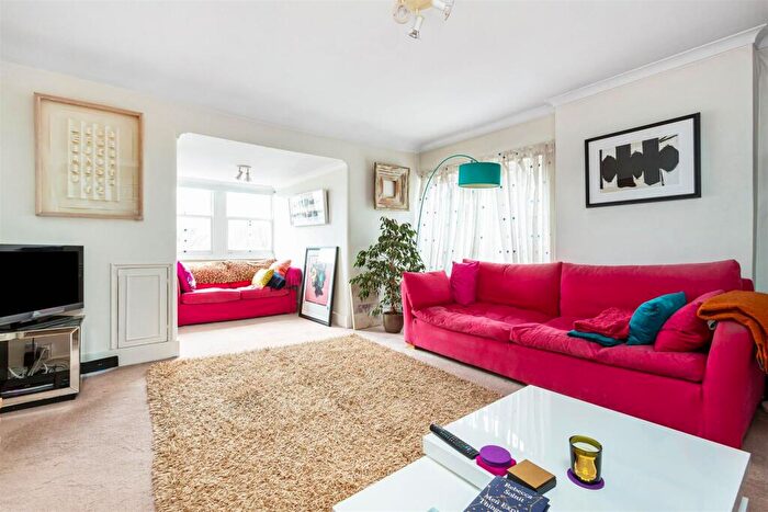 1 Bedroom Flat To Rent In Castelnau, London, SW13