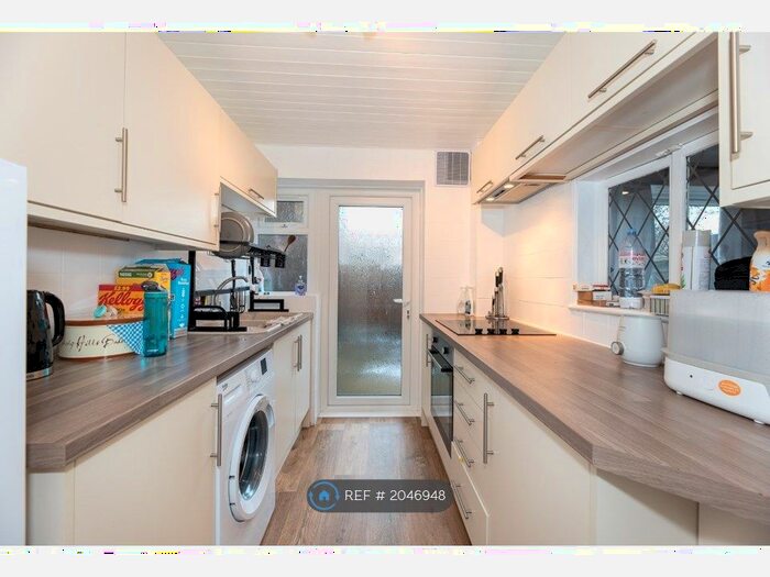 2 Bedroom Semi-Detached House To Rent In The Knares, Basildon, SS16