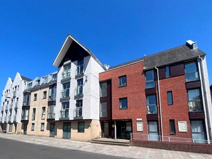 2 Bedroom Apartment To Rent In Polymond House, Southampton, SO14