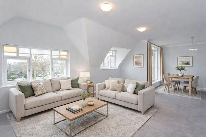 2 Bedroom Flat To Rent In Kemble Hall, Keswick Road, London, SW15