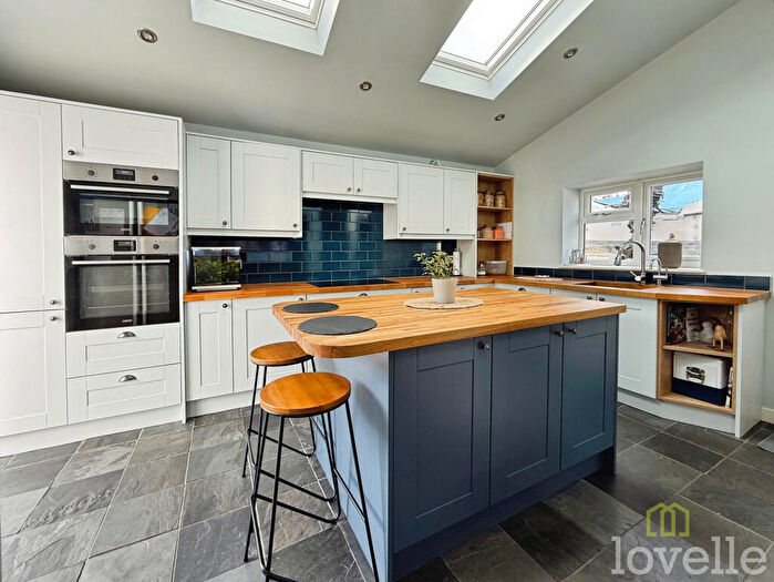 4 Bedroom Cottage For Sale In South Street, Morton, DN21