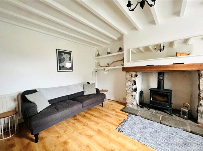 2 Bedroom Cottage To Rent In Pwllheli, LL53